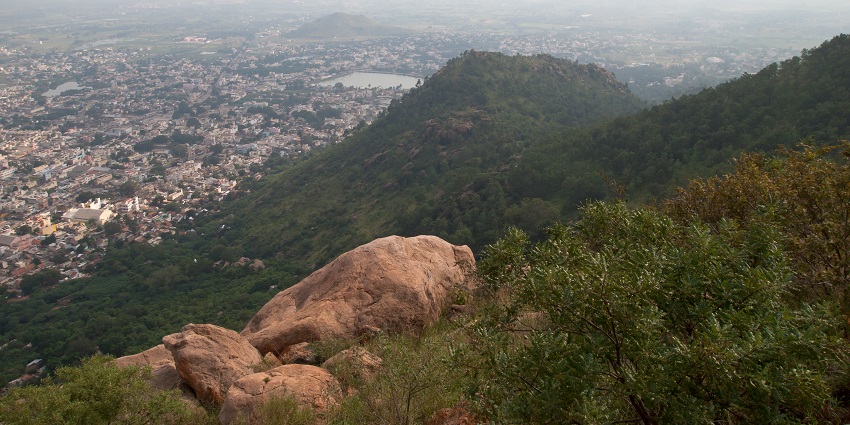An image of Arunachala Hill, which is one of the best places to visit near Tiruvannamalai.