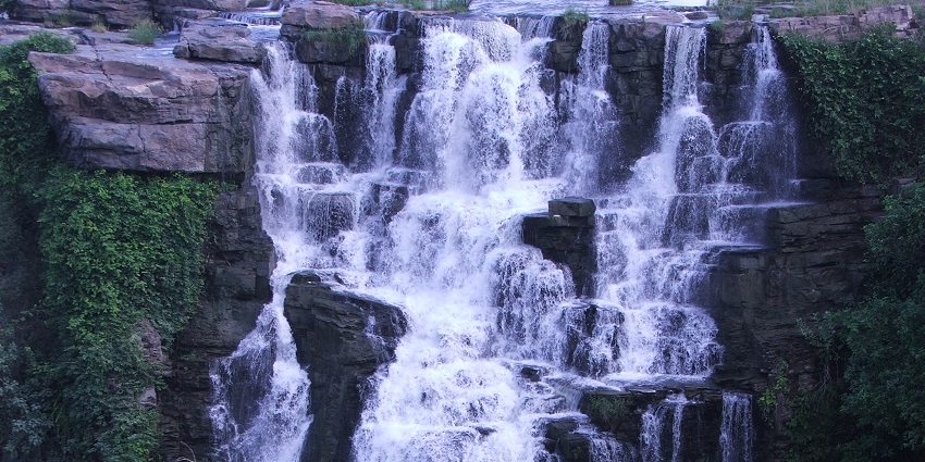 Arvalem Waterfalls is one of the scenic places for a Goa trip in the monsoon season