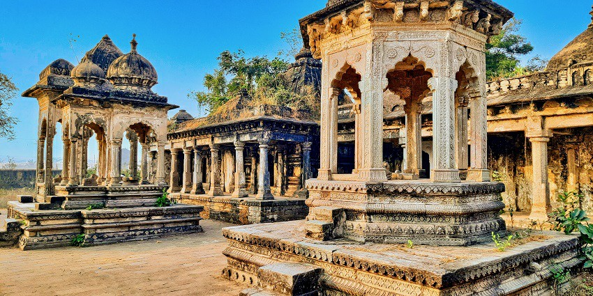 The Ashtavinayak Ballaleshwar Temple is one of the best places to visit in Khopoli.