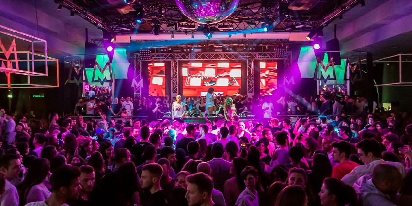 An image of people grooving in the club during a party in Jaipur