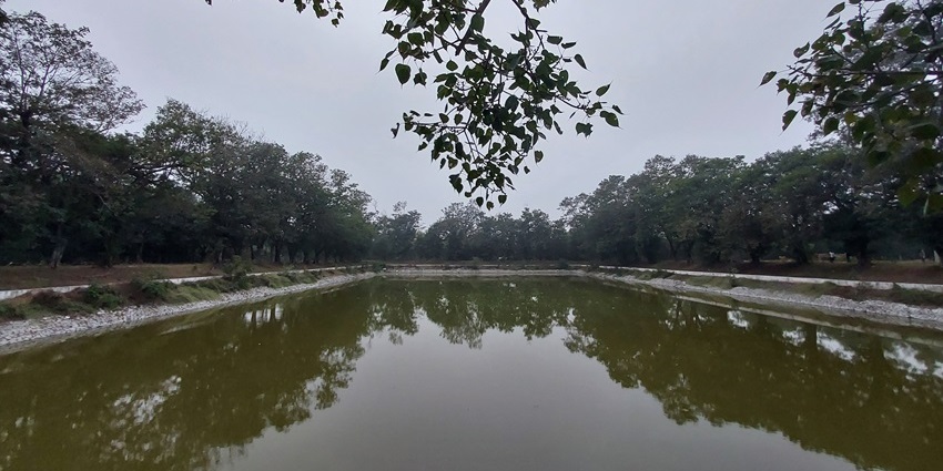 A beautifully landscaped park with gardens, sculptures, fountains, and walking trails, one of the best places to visit in Ujjain.