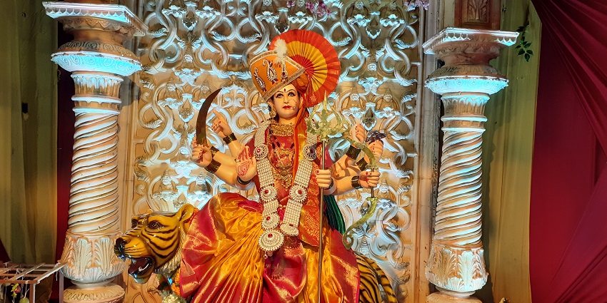 Attend a cultural event like Navratri with traditional music, dancing and folk in Nanded
