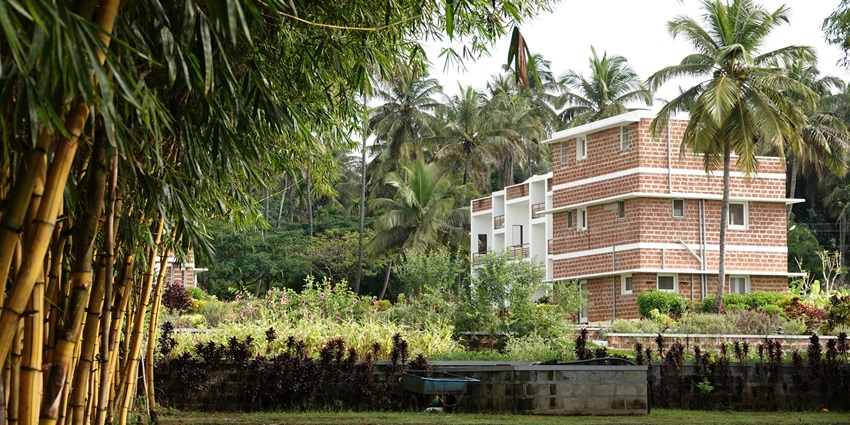 Exploring the Gagangiri Maharaj Ashram is one of the best things to do in Khopoli