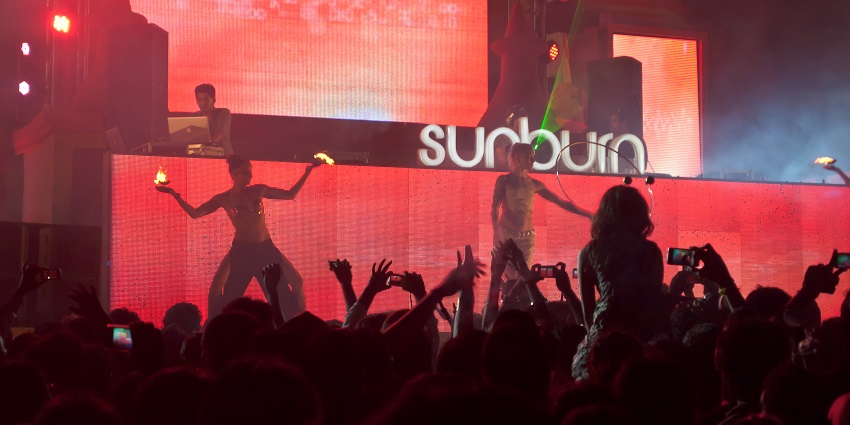 Attending the vibrant Sunburn Festival is one of the best things to do in Goa in January.