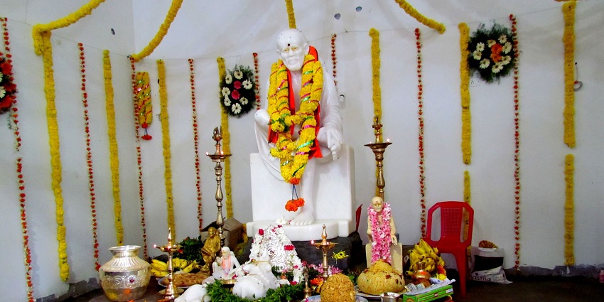 Attend The Aartis At The Sai Baba Temple which is one of the important things to do there.