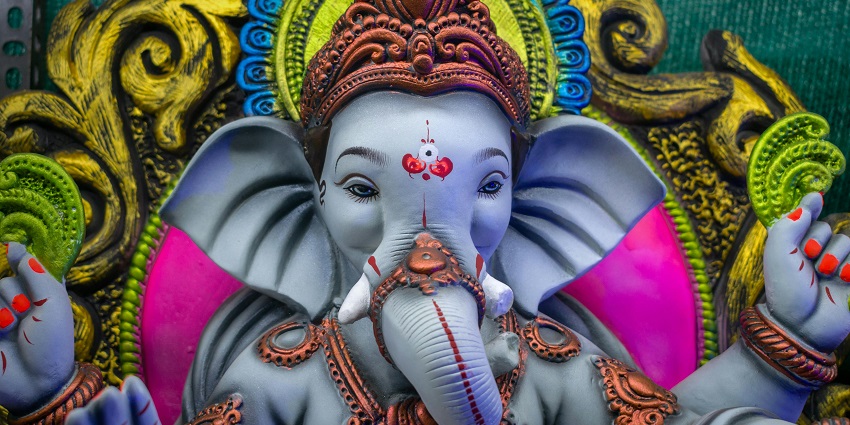 A picture of the idol of lord Ganesha being worshipped at the Chintamani Temple