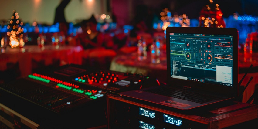 View of the DJ set at the Audio temple, one of the places for best rave party in Kasol