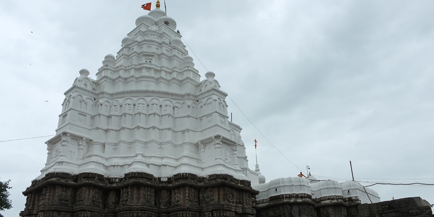 Aundha Nagnath is one of the most amazing places to visit for every traveller.