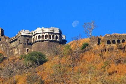 Daulatabad Fort in Aurangabad, showcasing its historic architecture and surroundings.