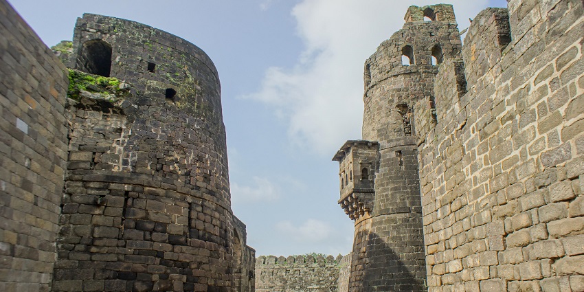 A view of Daulatabad Fort in Aurangabad, highlighting its impressive structure and landscape.