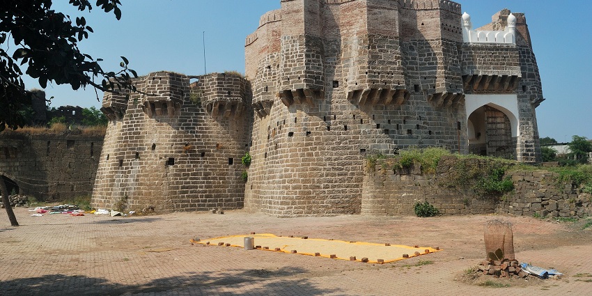 A panoramic view of a historic structure is a popular tourist attraction near Udgir Fort.