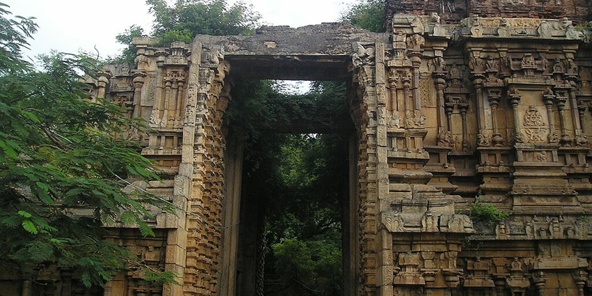 An image of Azhagar Kovil temple, one of the most spiritual places to visit near Palani
