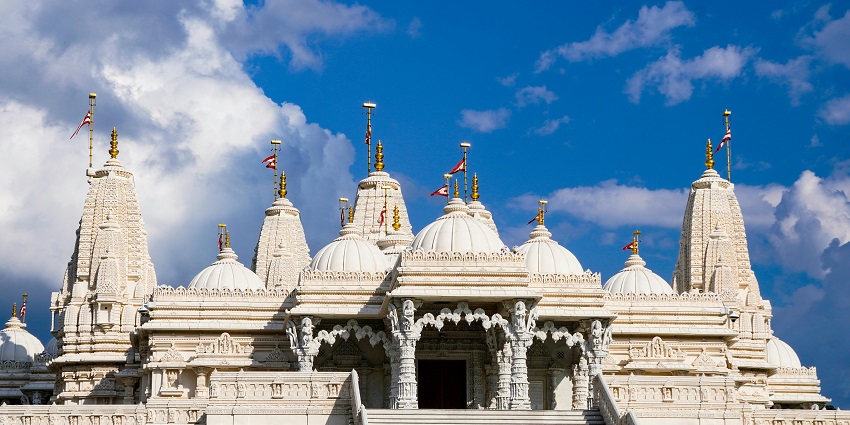 A huge temple with white marble outer exterior and many tombs and towers.