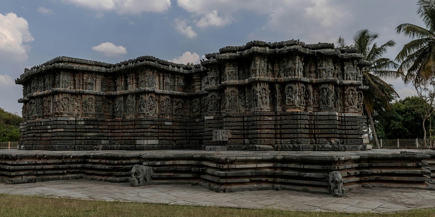 An intricately designed facade of one of the templese in Mumbai.