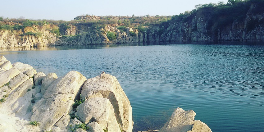 A view of Badkhal Lake, one of the serene places to visit in Faridabad for couples.