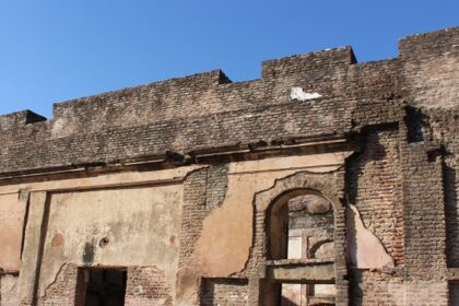 Ruins of Badshahpur Fort, showcasing historic architecture and stone walls.