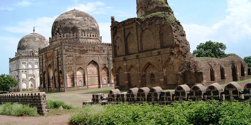 Bahmani Tombs, is among the famous tourist places in Bidar with intricate carvings and historical significance.