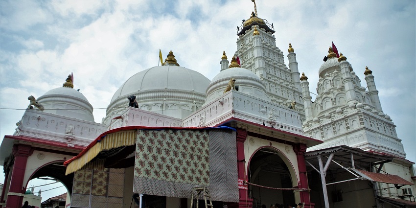 Bahucharaji Temple attracts pilgrims, hosting vibrant festivals and fostering community.