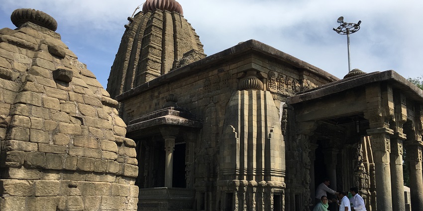 A serene pilgrimage site showcasing exquisite architecture and spiritual significance.
