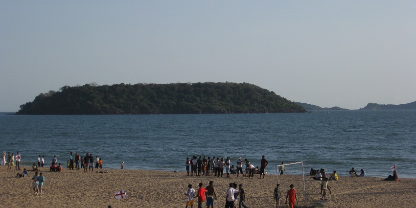 Baina beach is one of the best beaches near vasco da gama for tourists