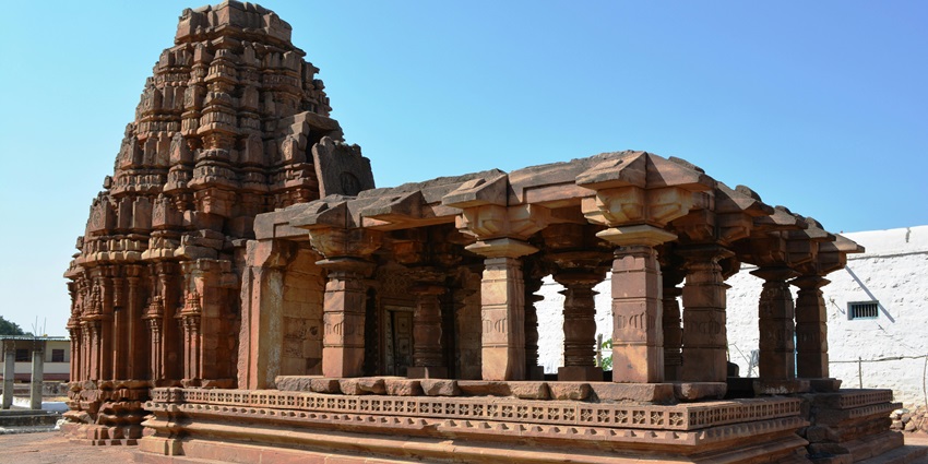 Balaji Mandir is one of the popular temples in Juhu devoted to Lord Venkateswara.