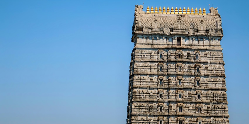 A glimpse of the majestic Balaji Temple, one of the top South Indian temples in Mumbai.