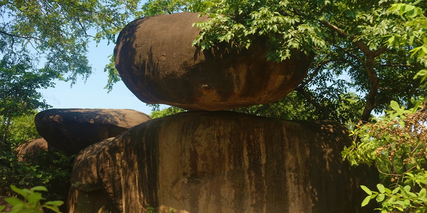 The World Famous Balancing Rock situated near the Madan Mahal Fort–things to do in Bhedaghat