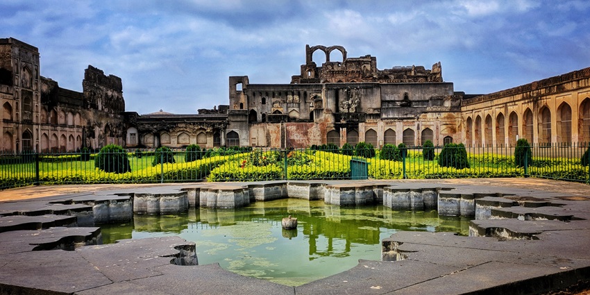 Ballalarayana Durga Fort offers scenic views and is perfect for hiking.