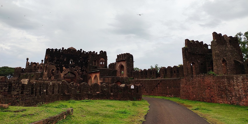 A pathway at Ballalarayana Durga Fort near Chikmagalur
