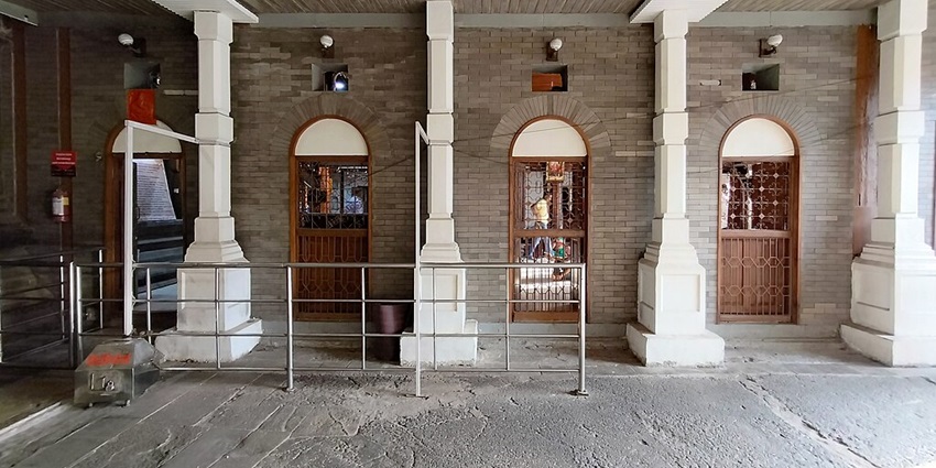 An image of the Ballaleshwar Temple, one of the eight Ashtavinayak temples in Maharashtra.