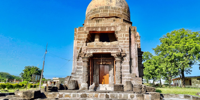 View of the Ballaleshwar Temple, showcasing its intricate architecture and serene surroundings.