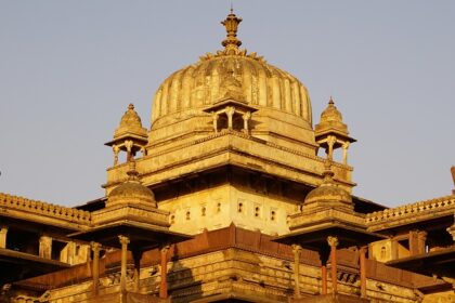 Ballarpur Fort features historic 15th-century architecture, rich cultural heritage.