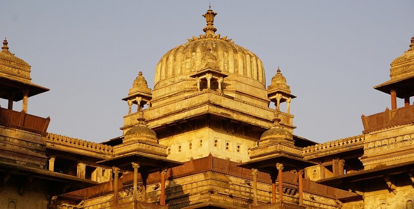 Ballarpur Fort features historic 15th-century architecture, rich cultural heritage.