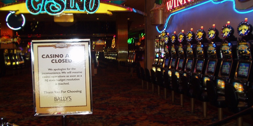 Bally’s Casino, one of the best casinos in Sri Lanka, offers a luxurious ambience
