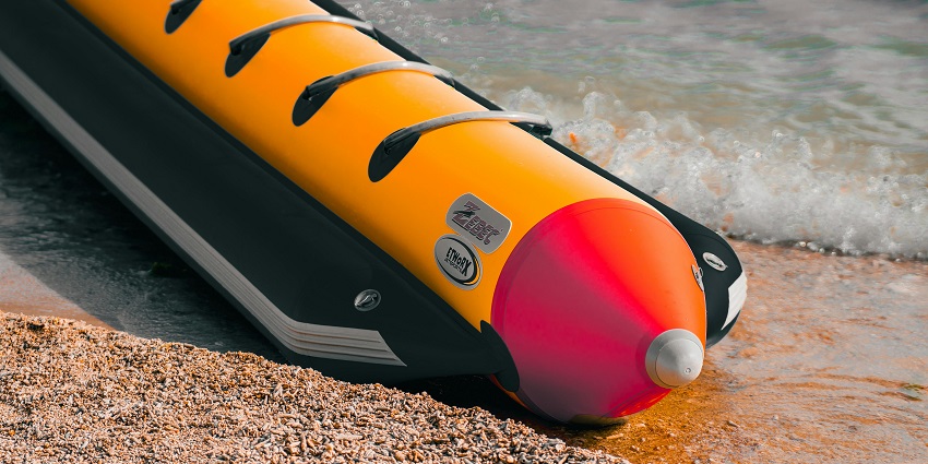A view of a banana boat lying on the beach, one of the best water sports in Ganpatipule to perform.
