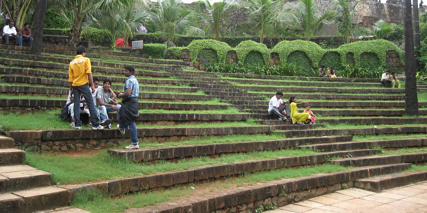 Image of the steps of the Bandra Bandstand, a famous place along the Arabian Sea.