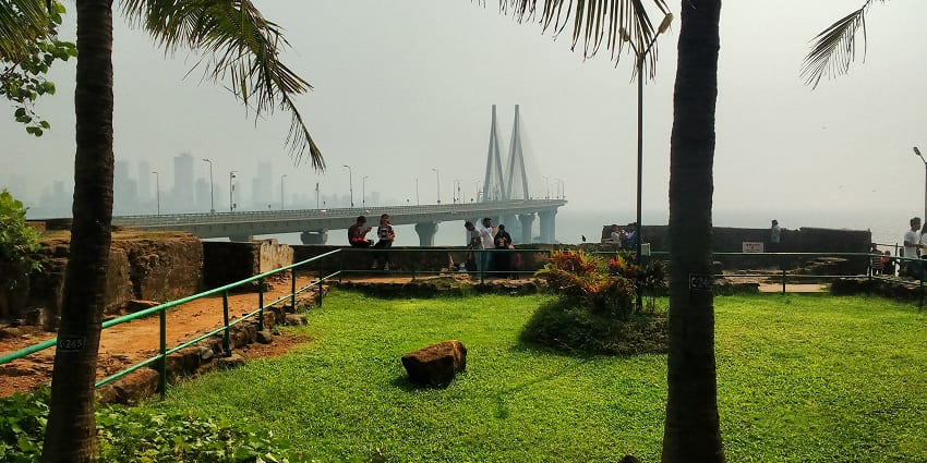 Bandra Fort offers stunning panoramic views of the Arabian Sea and breathtaking sunsets.