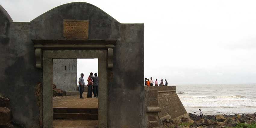 Castella de Aguada a Portuguese fort in Bandra, Mumbai, now in ruins. The fort overlooks the Mahim Bay