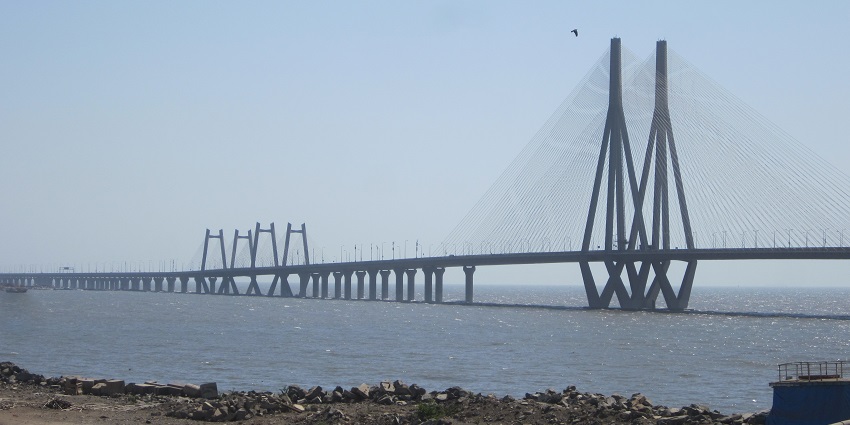 A bridge over blue water connects Bandra and Worli, a popular destination near Mahim Fort.