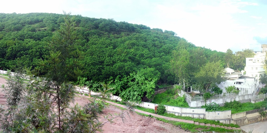 An image of Pashan Hill, one of the best destinations for hiking in Maharashtra.