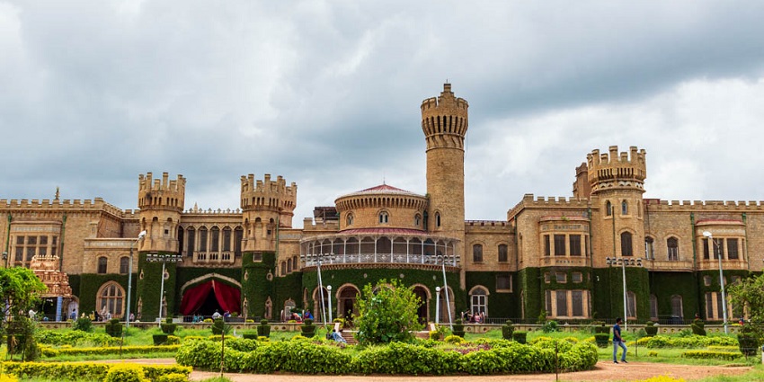 One of the tourist attractions is the stunning Bangalore Palace which reflects the heritage.