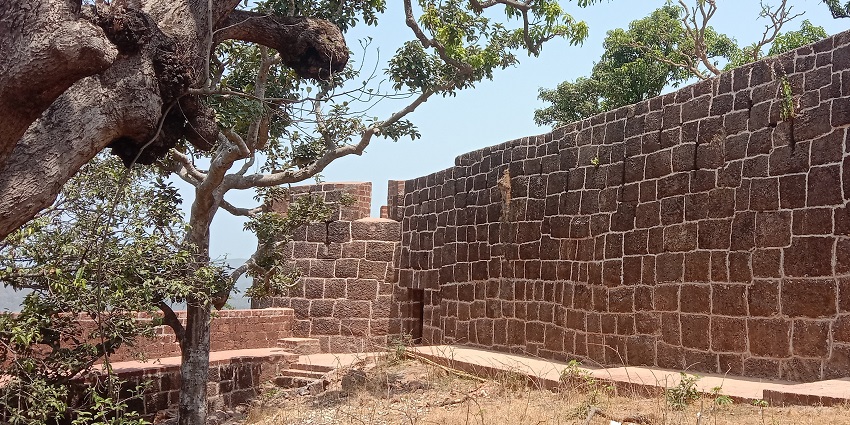 A glimpse of Bankot Fort, one of the historic places to visit near Mandangad Fort.