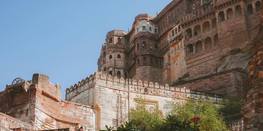Bankot Fort is one a historical gem nearby offering a glimpse into this regions heritage