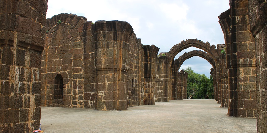 Bara Kaman is one of the historic monuments that is incomplete and still stands strong.