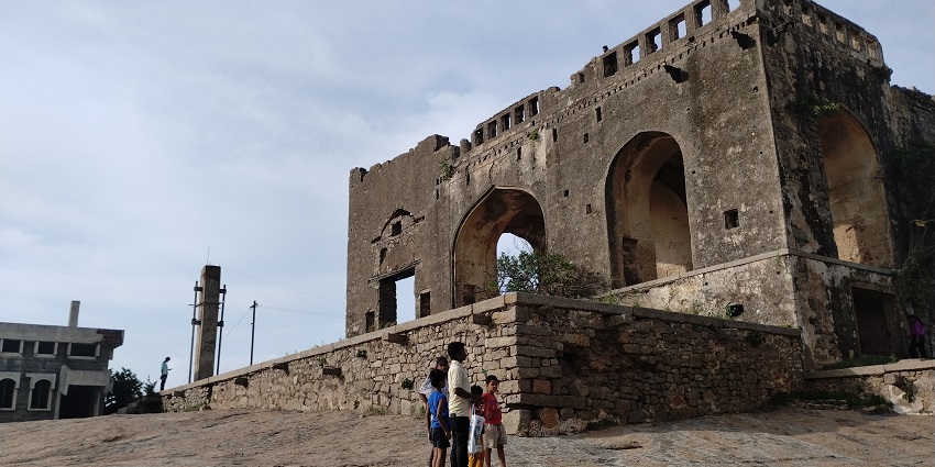 Bawal Fort, a historical place for every history enthusiast to explore.