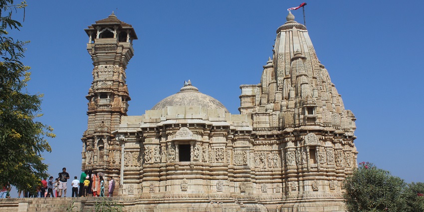 Bayana Fort temples feature intricate carvings, reflecting rich religious diversity