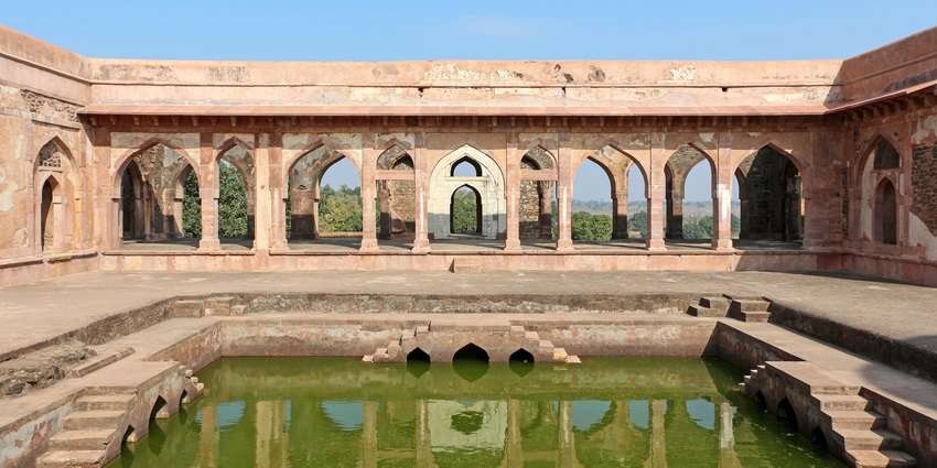 Facade of Baz Bahadur's Palace with Islamic architecture, a tourist spot near Lohani Caves.