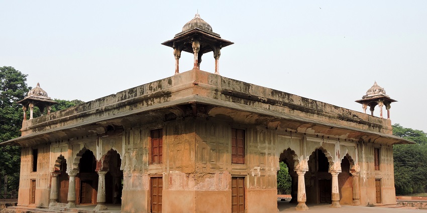 An image of Begum Shah Shuja Tomb showcasing the subtleness of Mughal funerary architecture