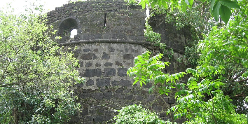 Belapur Fort is a fort near the township of Belapur in Navi Mumbai, Maharashtra, India.
