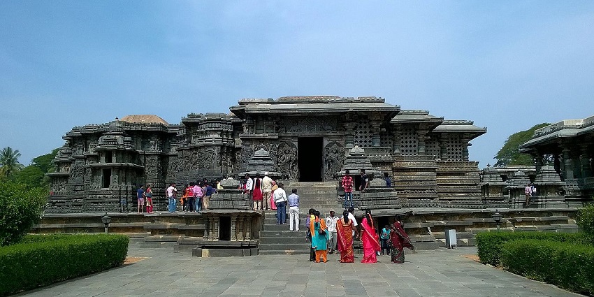 Belur and Halebid, are the best places to visit in Chikmagalur with families showcasing Hoysala architecture